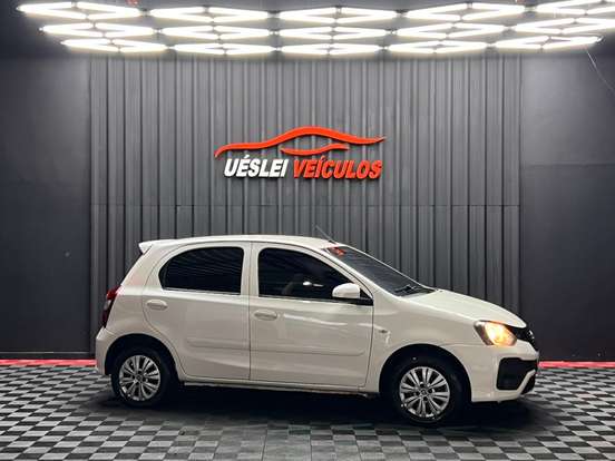 TOYOTA-ETIOS-2018