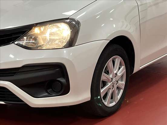 TOYOTA-ETIOS-2019
