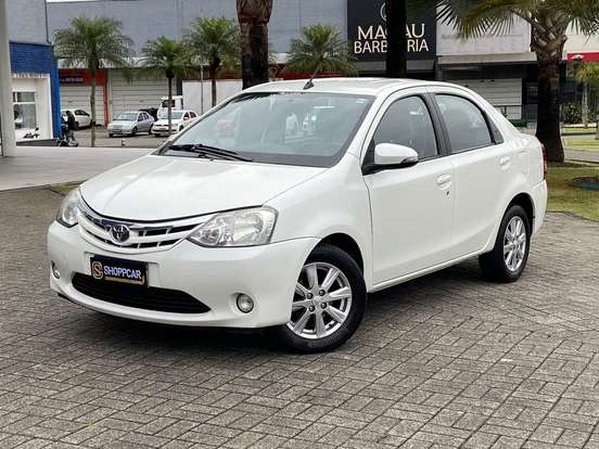 TOYOTA-ETIOS-2016