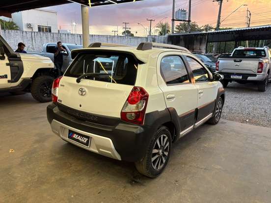 TOYOTA-ETIOS CROSS-1.5 16V FLEX 4P MANUAL TOYOTA-ETIOS CROSS-2015