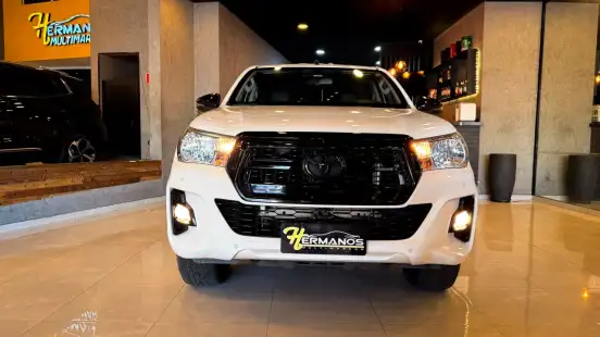 TOYOTA-HILUX-2019