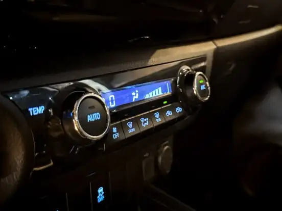 TOYOTA-HILUX-2.7 SRV 4X4 CD 16V FLEX 4P AUTOMÁTICO TOYOTA-HILUX-2019
