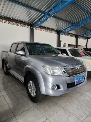 TOYOTA-HILUX-2015
