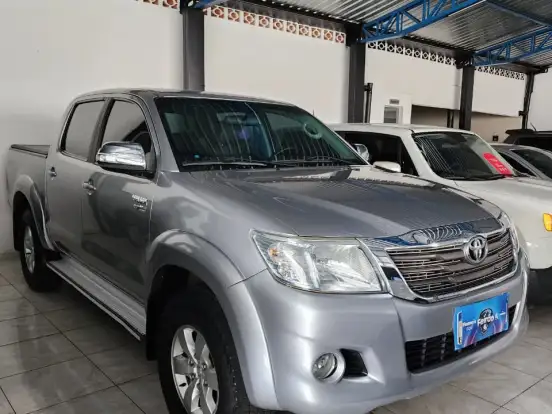 TOYOTA-HILUX-2.7 SRV 4X4 CD 16V FLEX 4P AUTOMÁTICO TOYOTA-HILUX-2015