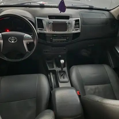 TOYOTA-HILUX-2015