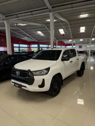TOYOTA HILUX 2.8 D-4D TURBO DIESEL CD POWER PACK 4X4 MANUAL