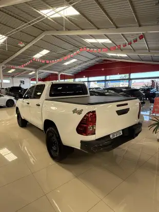 TOYOTA-HILUX-2022