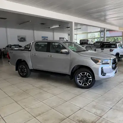TOYOTA-HILUX-2.8 D-4D TURBO DIESEL CD SRV 4X4 AUTOMÁTICO TOYOTA-HILUX-2025