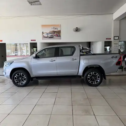TOYOTA-HILUX-2.8 D-4D TURBO DIESEL CD SRV 4X4 AUTOMÁTICO TOYOTA-HILUX-2025