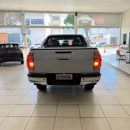 TOYOTA-HILUX-2.8 D-4D TURBO DIESEL CD SRV 4X4 AUTOMÁTICO TOYOTA-HILUX-2025