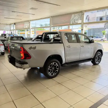 TOYOTA-HILUX-2.8 D-4D TURBO DIESEL CD SRV 4X4 AUTOMÁTICO TOYOTA-HILUX-2025