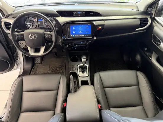 TOYOTA-HILUX-2.8 D-4D TURBO DIESEL CD SRV 4X4 AUTOMÁTICO TOYOTA-HILUX-2025