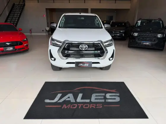 TOYOTA HILUX 2.8 D-4D TURBO DIESEL CD SRV 4X4 AUTOMÁTICO