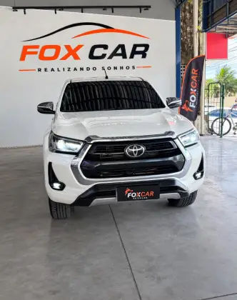 TOYOTA HILUX 2.8 D-4D TURBO DIESEL CD SRX 4X4 AUTOMÁTICO
