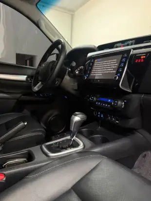 TOYOTA-HILUX-2.8 D-4D TURBO DIESEL CD SRX 4X4 AUTOMÁTICO TOYOTA-HILUX-2022