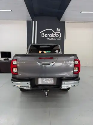 TOYOTA-HILUX-2.8 D-4D TURBO DIESEL CD SRX 4X4 AUTOMÁTICO TOYOTA-HILUX-2022