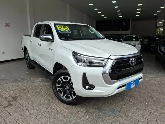 TOYOTA HILUX 2.8 D-4D TURBO DIESEL CD SRX 4X4 AUTOMÁTICO