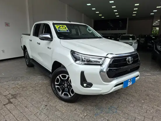 TOYOTA-HILUX-2.8 D-4D TURBO DIESEL CD SRX 4X4 AUTOMÁTICO TOYOTA-HILUX-2025