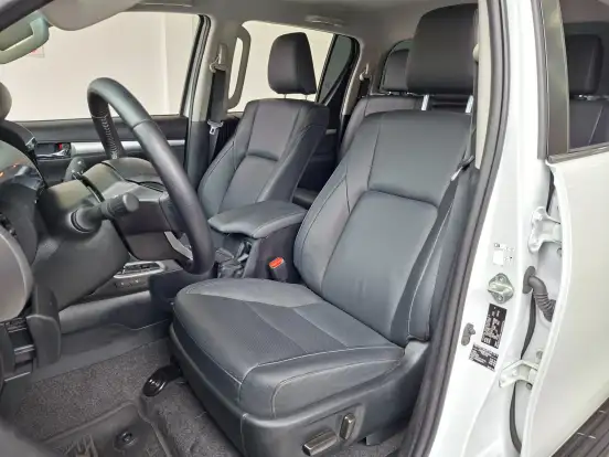 TOYOTA-HILUX-2.8 D-4D TURBO DIESEL CD SRX 4X4 AUTOMÁTICO TOYOTA-HILUX-2025
