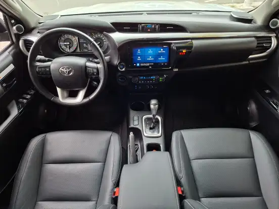 TOYOTA-HILUX-2.8 D-4D TURBO DIESEL CD SRX 4X4 AUTOMÁTICO TOYOTA-HILUX-2025