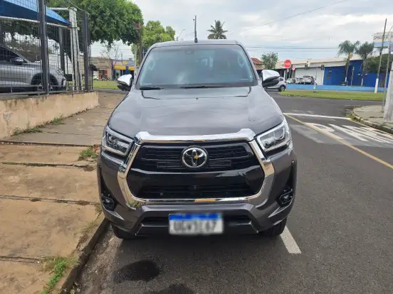 TOYOTA-HILUX-2.8 D-4D TURBO DIESEL CD SRX 4X4 AUTOMÁTICO TOYOTA-HILUX-2026
