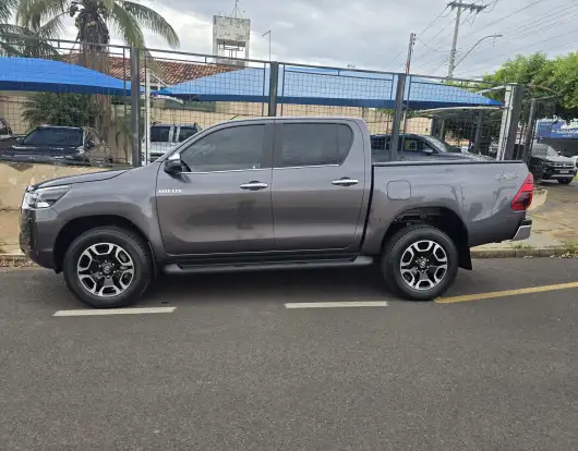 TOYOTA-HILUX-2026