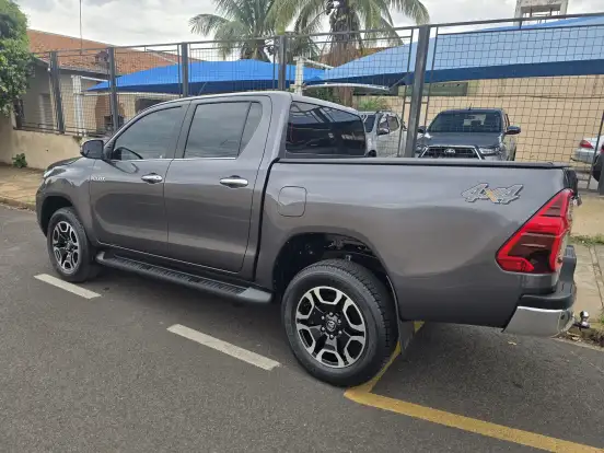 TOYOTA-HILUX-2.8 D-4D TURBO DIESEL CD SRX 4X4 AUTOMÁTICO TOYOTA-HILUX-2026