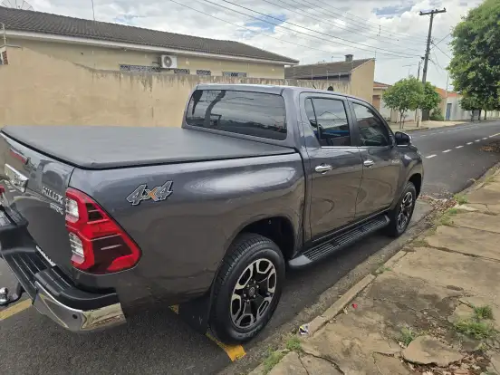 TOYOTA-HILUX-2.8 D-4D TURBO DIESEL CD SRX 4X4 AUTOMÁTICO TOYOTA-HILUX-2026