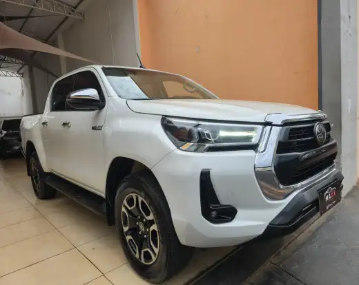 TOYOTA-HILUX-2021