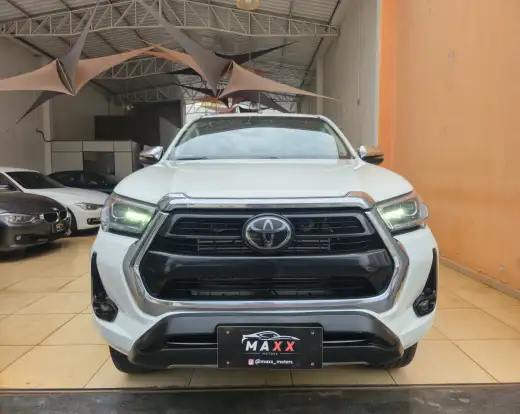 TOYOTA-HILUX-2021