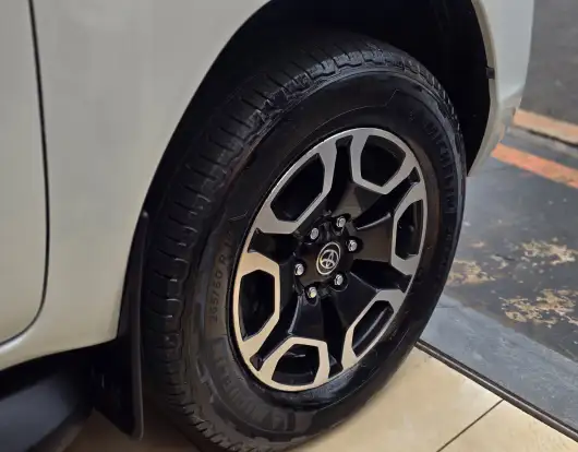 TOYOTA-HILUX-2021