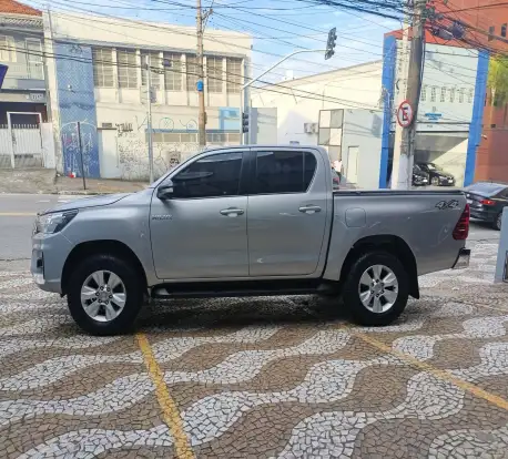 TOYOTA-HILUX-2020
