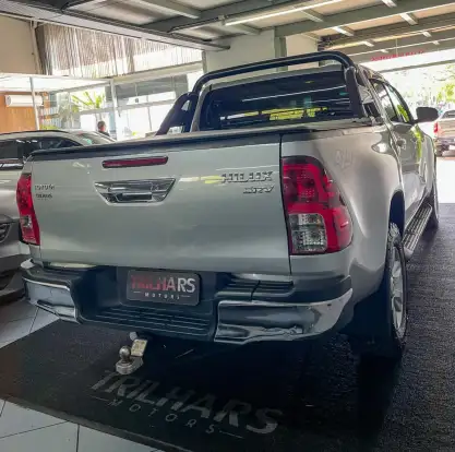 TOYOTA-HILUX-2015