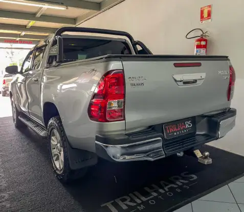 TOYOTA-HILUX-2015