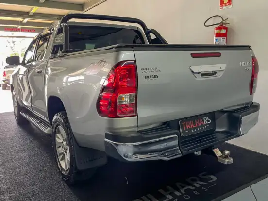 TOYOTA-HILUX-2.8 SRV 4X4 CD 16V DIESEL 4P AUTOMÁTICO TOYOTA-HILUX-2015