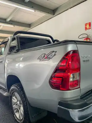 TOYOTA-HILUX-2015