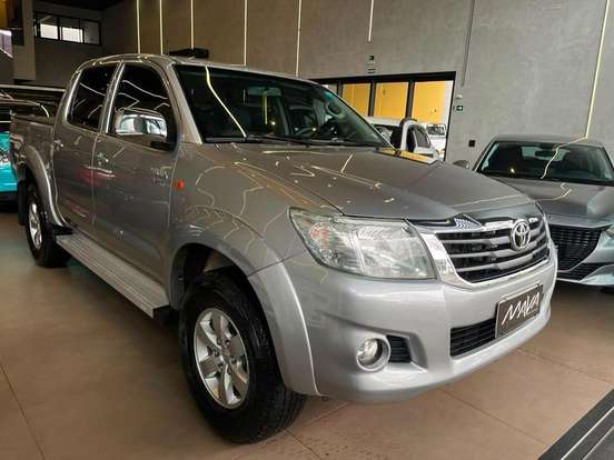 TOYOTA-HILUX-2014