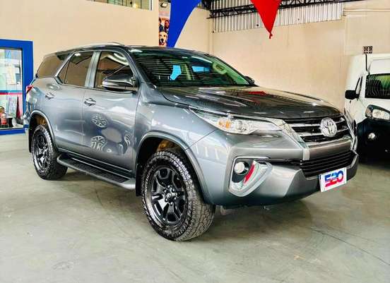 TOYOTA-HILUX-2018