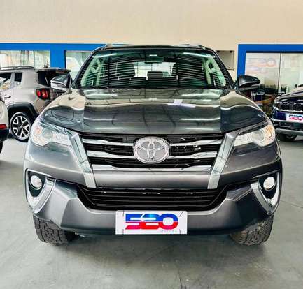 TOYOTA-HILUX-2018