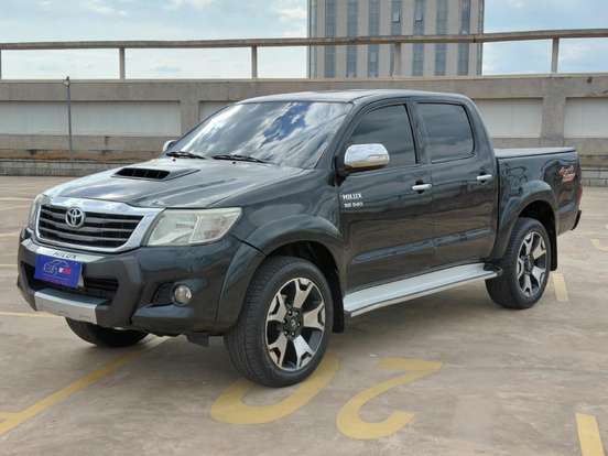 TOYOTA-HILUX-2012