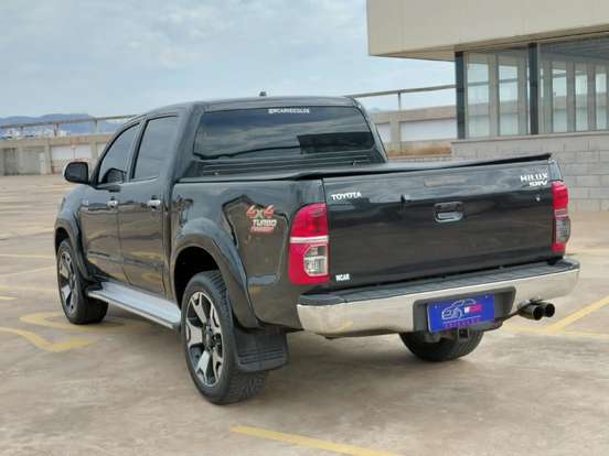 TOYOTA-HILUX-2012