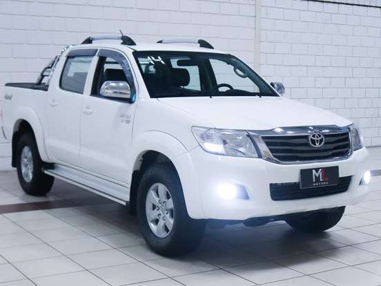 TOYOTA-HILUX-2.7 SRV 4X4 CD 16V FLEX 4P AUTOMÁTICO TOYOTA-HILUX-2014