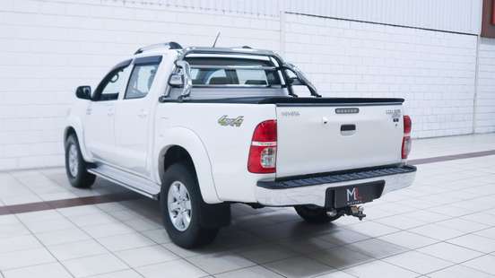 TOYOTA-HILUX-2014