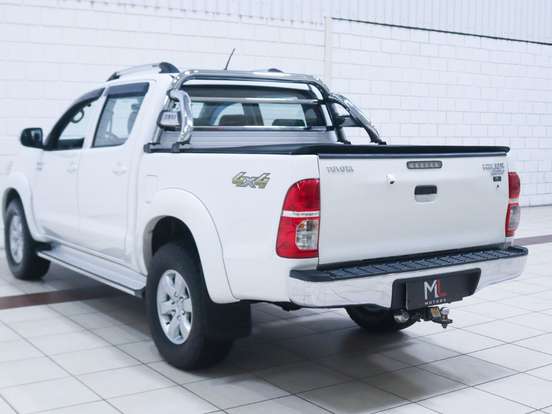 TOYOTA-HILUX-2.7 SRV 4X4 CD 16V FLEX 4P AUTOMÁTICO TOYOTA-HILUX-2014