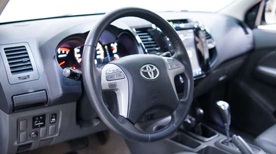 TOYOTA-HILUX-2014