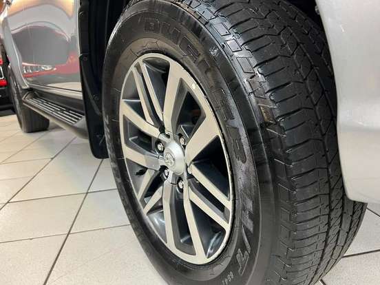 TOYOTA-HILUX-2016