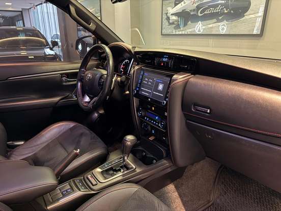 TOYOTA-HILUX-2022