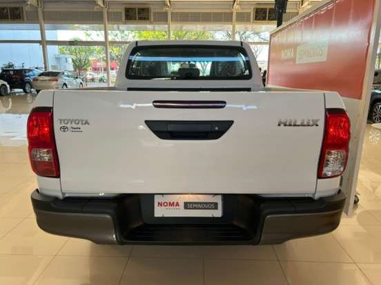 TOYOTA-HILUX-2025