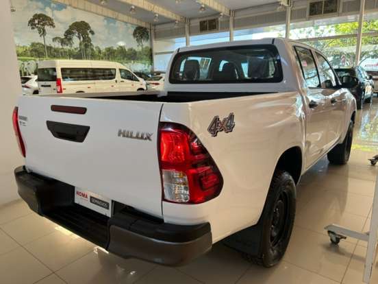 TOYOTA-HILUX-2025