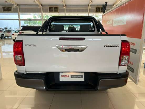 TOYOTA-HILUX-2025
